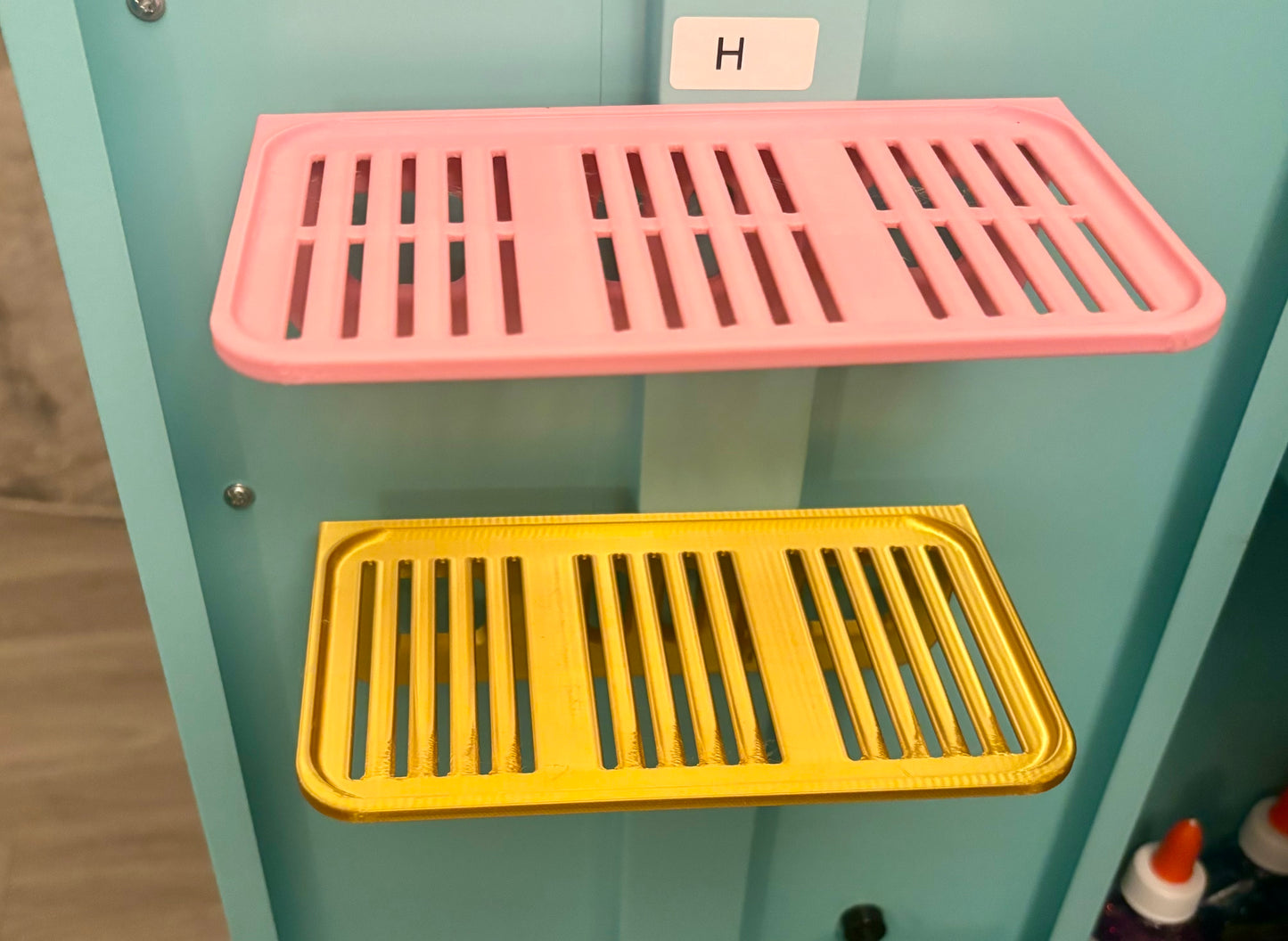 Locker Organizer Shelf, Adjustable Width or Floating Shelf, Ideal Locker Shelf for School, Office, Gym Lockers